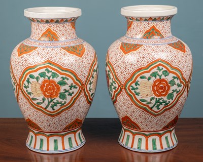 Lot 383 - A pair of Chinese vases