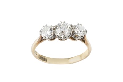 Lot 46 - A diamond three stone ring, the graduated...