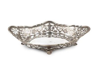 Lot 786 - An Edwardian silver basket, of shaped oval...