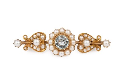 Lot 59 - An aquamarine and half pearl bar brooch,...