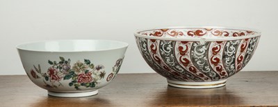 Lot 326 - Famille verte bowl Chinese, 18th Century...