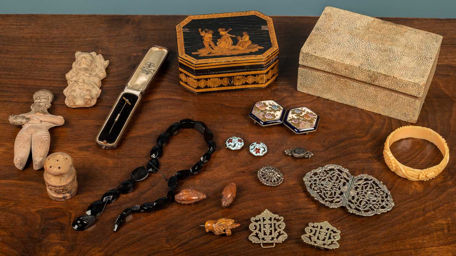 Lot 75 - A small group of buckles; a tie pin; a Sorrento ware box; and other items