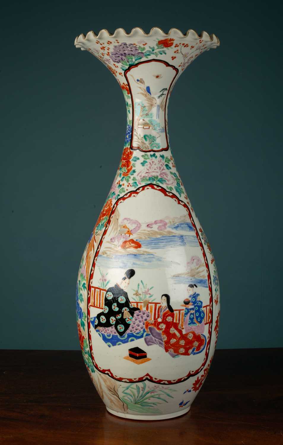 Lot 195 - A large 19th century Japanese floor vase