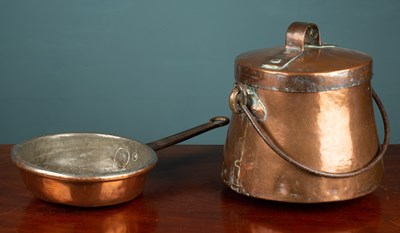 Lot 192 - A French copper bouilloire chaudron and a copper pan