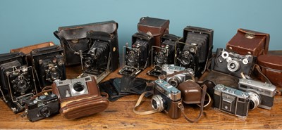 Lot 493 - A collection Zeiss Ikon vintage cameras