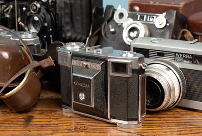 Lot 493 - A collection Zeiss Ikon vintage cameras