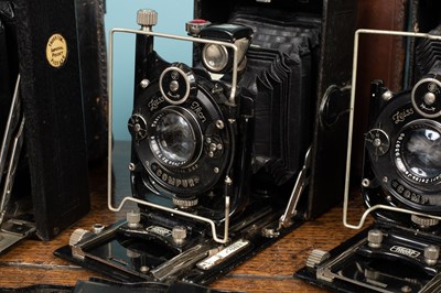 Lot 493 - A collection Zeiss Ikon vintage cameras