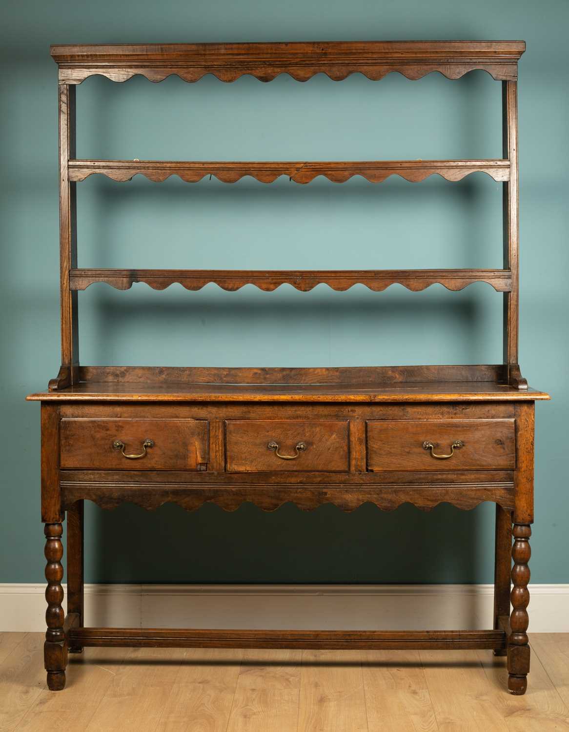 Lot 592 - An antique oak dresser