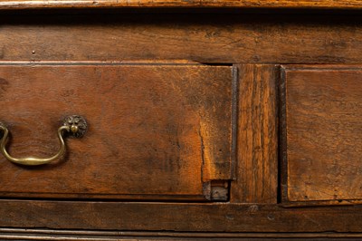 Lot 592 - An antique oak dresser