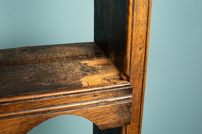 Lot 592 - An antique oak dresser