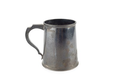 Lot 562 - An Edwardian silver pint mug, of heavy gauge,...