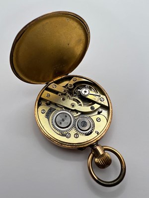 Lot 203 - An open face pocket watch, the circular white...