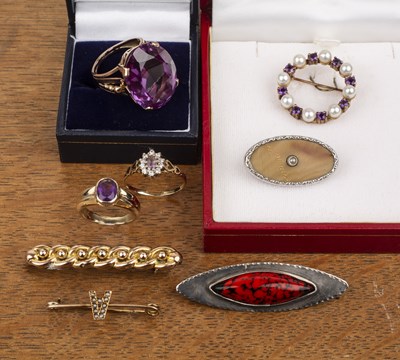 Lot 399 - Collection of jewellery comprising of: a 9ct...