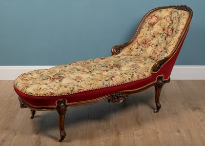 Lot 395 - A Victorian walnut day bed