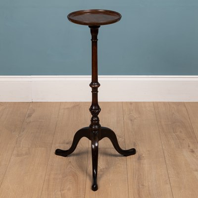 Lot 365 - A 19th century mahogany lamp table