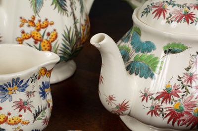 Lot 190 - A Gien France 'Tamarin' dinner service