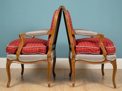 Lot 86 - A pair of fauteuils