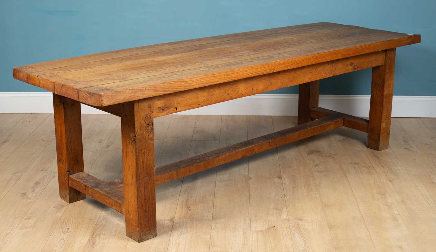 Lot 476 A solid oak kitchen table
