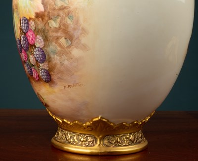 Lot 82 - A Royal Worcester pot pourri vase