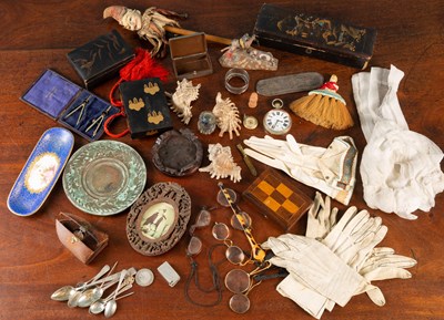 Lot 21 - An interesting collection of miscellaneous items of bijouterie