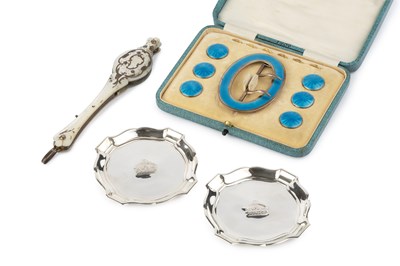 Lot 559 - An Edwardian silver and turquoise enamel oval...