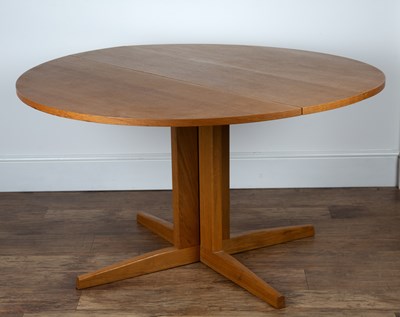 Lot 27 - Trevor Chinn for Gordon Russell oak, group...