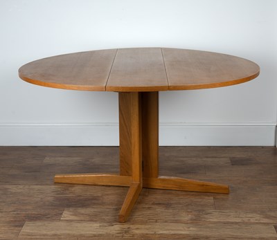 Lot 27 - Trevor Chinn for Gordon Russell oak, group...