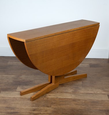 Lot 27 - Trevor Chinn for Gordon Russell oak, group...