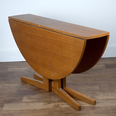 Lot 27 - Trevor Chinn for Gordon Russell oak, group...