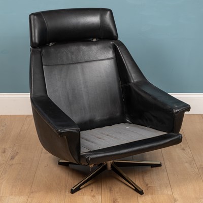 Lot 580 - A vintage black leather late 20th century armchair