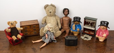 Lot 268 - Collection of vintage toys and moneyboxes to...