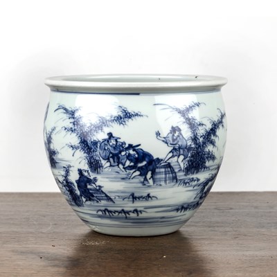 Lot 16 - Blue and white porcelain small fish bowl...