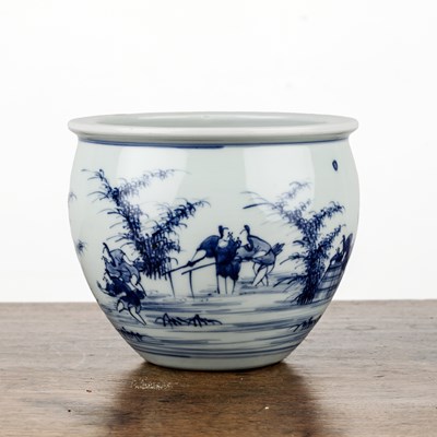 Lot 16 - Blue and white porcelain small fish bowl...