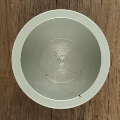 Lot 16 - Blue and white porcelain small fish bowl...