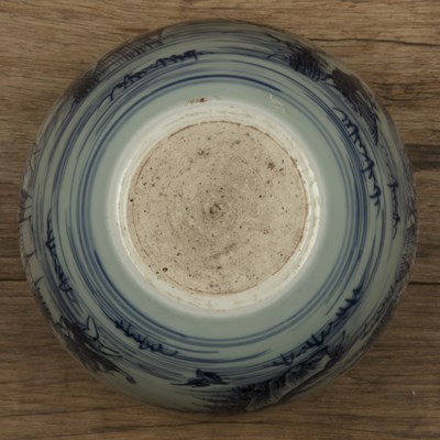 Lot 16 - Blue and white porcelain small fish bowl...