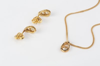 Lot 50 - A diamond pendant necklace and ear studs suite,...