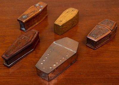 Lot 194 - A group of five various novelty snuff boxes