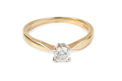 Lot 213 - A diamond single stone ring, the round...