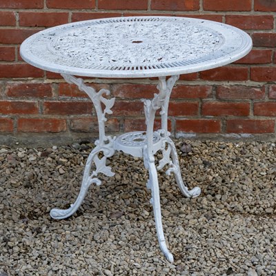 Lot 1157 - A cast aluminium garden table