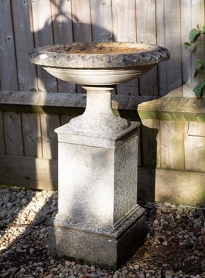 Lot 1132 - A Haddonstone style shallow bird bath