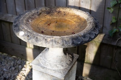 Lot 1132 - A Haddonstone style shallow bird bath
