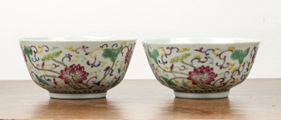 Lot 104 - Pair of polychrome bowls Chinese, 19th Century...