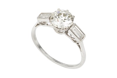 Lot 143 - A diamond single stone ring, the old-cut...