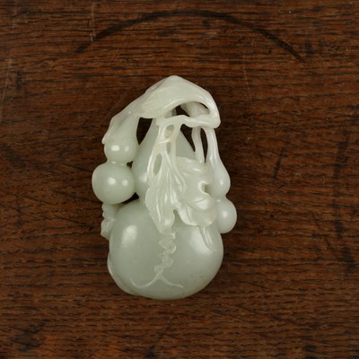 Lot 210 - White jade nephrite pendant Chinese, 18th/19th...