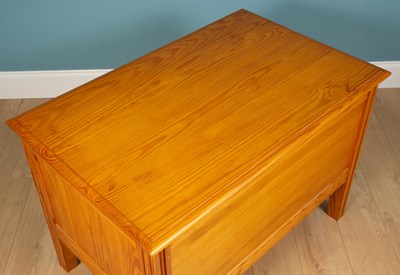 Lot 593 - A contemporary pitch pine library table