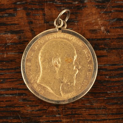 Lot 280 - Edward VII sovereign dated 1906, in 9ct gold...