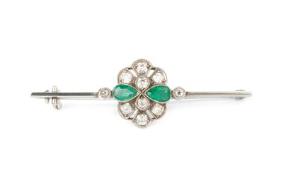 Lot 5 - An emerald and diamond cluster bar brooch, the...