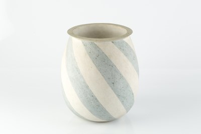 Lot 628 - Elizabeth Fritsch (b.1940) Vessel porcelain,...