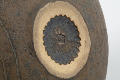 Lot 623 - John Ward (1938-2023) Vessel stoneware,...