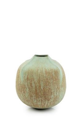 Lot 625 - John Ward (1938-2023) Large vessel globular...